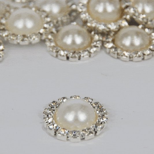 Round Pearl & Diamante Flat Back